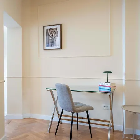 Romanian Athenaeum Flat - Refined 3br Steps From Calea Victoriei Apartament Bukareszt