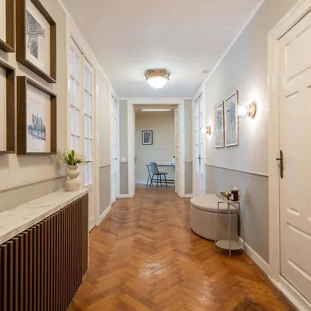 Romanian Athenaeum Flat - Refined 3br Steps From Calea Victoriei Apartament *