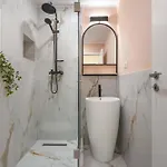 דירה Romanian Athenaeum Flat - Refined 3br Steps From Calea Victoriei *