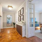 Romanian Athenaeum Flat - Refined 3br Steps From Calea Victoriei דירה *