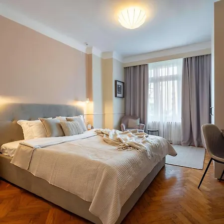 公寓 Romanian Athenaeum Flat - Refined 3br Steps From Calea Victoriei