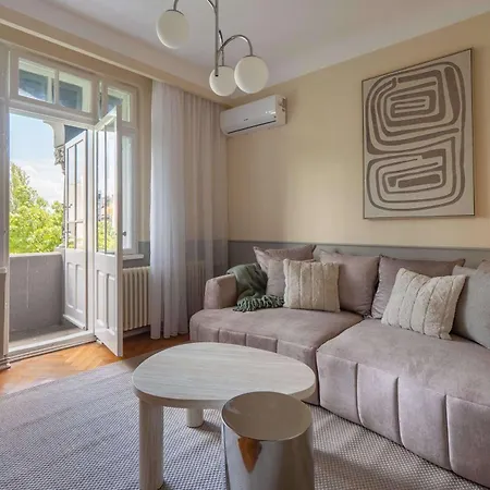 Romanian Athenaeum Flat - Refined 3br Steps From Calea Victoriei Apartmán Bukurešť