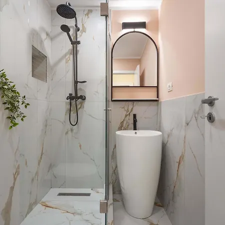 公寓 Romanian Athenaeum Flat - Refined 3br Steps From Calea Victoriei *