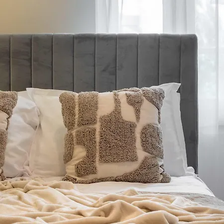 Romanian Athenaeum Flat - Refined 3br Steps From Calea Victoriei Bucharest