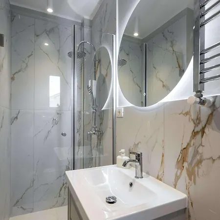 公寓 Romanian Athenaeum Flat - Refined 3br Steps From Calea Victoriei