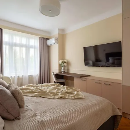 公寓 Romanian Athenaeum Flat - Refined 3br Steps From Calea Victoriei *