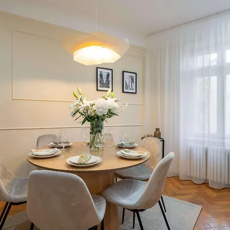 公寓 Romanian Athenaeum Flat - Refined 3br Steps From Calea Victoriei *