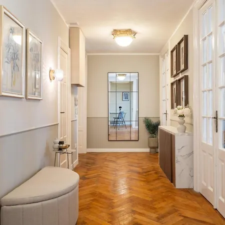 公寓 Romanian Athenaeum Flat - Refined 3br Steps From Calea Victoriei 布加勒斯特