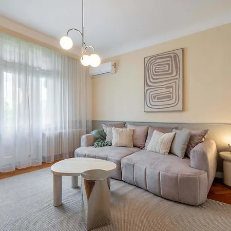 Romanian Athenaeum Flat - Refined 3br Steps From Calea Victoriei 公寓