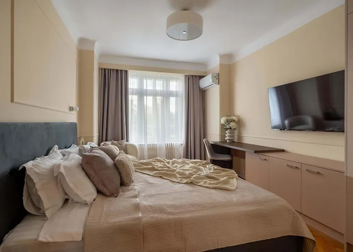 Romanian Athenaeum Flat - Refined 3br Steps From Calea Victoriei Apartman Bukarest