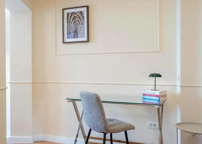 Romanian Athenaeum Flat - Refined 3br Steps From Calea Victoriei Apartman Bukarest