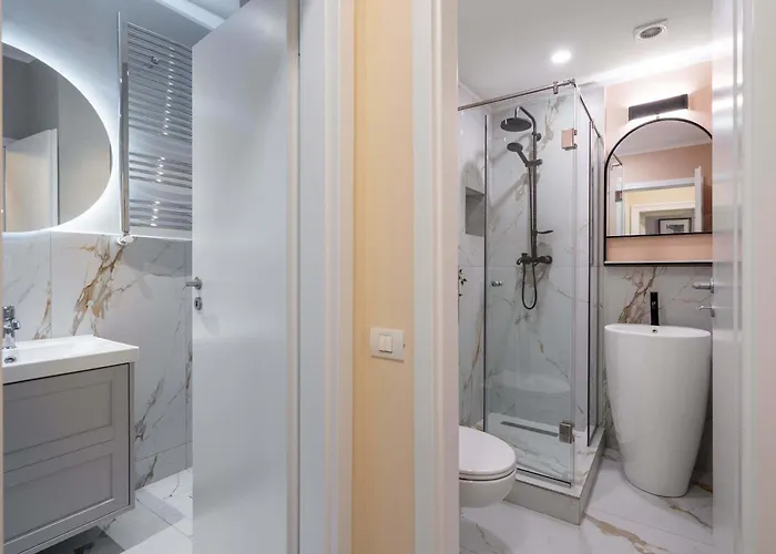 Romanian Athenaeum Flat - Refined 3br Steps From Calea Victoriei *