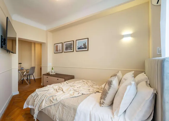 Romanian Athenaeum Flat - Refined 3br Steps From Calea Victoriei *