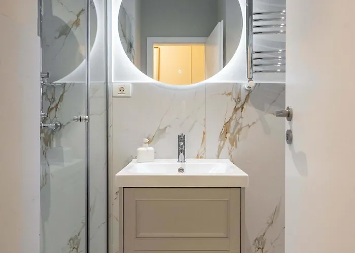 Romanian Athenaeum Flat - Refined 3br Steps From Calea Victoriei