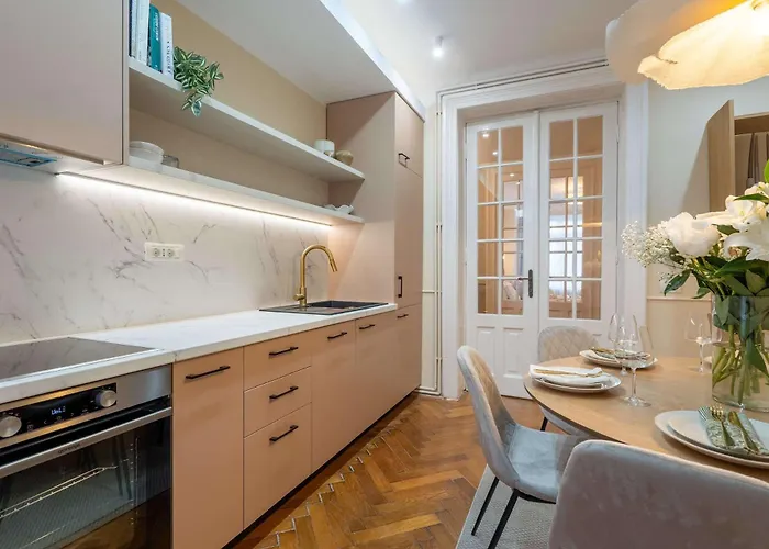 Romanian Athenaeum Flat - Refined 3br Steps From Calea Victoriei Apartman