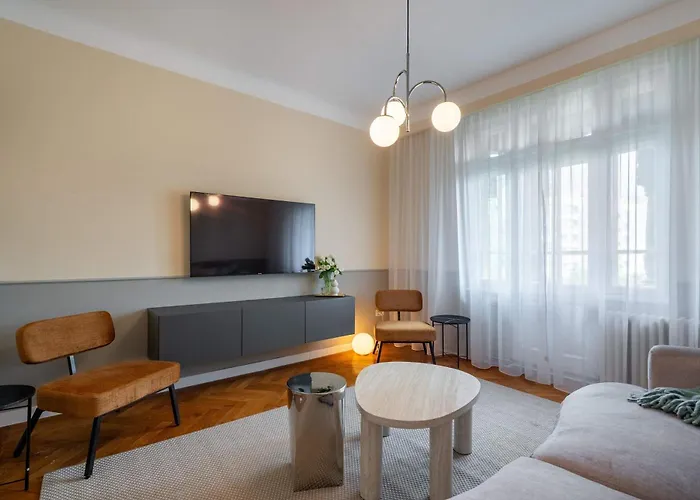 Romanian Athenaeum Flat - Refined 3br Steps From Calea Victoriei Apartman *