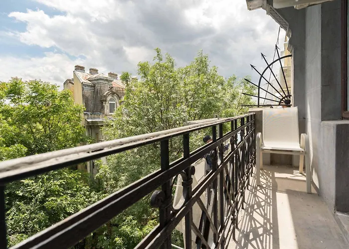 アパート Romanian Athenaeum Flat - Refined 3br Steps From Calea Victoriei ブカレスト