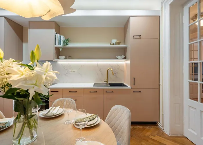 Romanian Athenaeum Flat - Refined 3br Steps From Calea Victoriei *