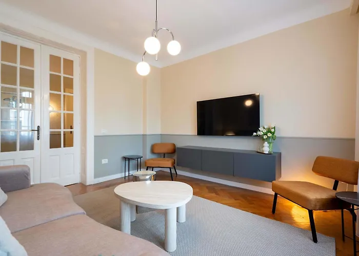 Romanian Athenaeum Flat - Refined 3br Steps From Calea Victoriei ブカレスト