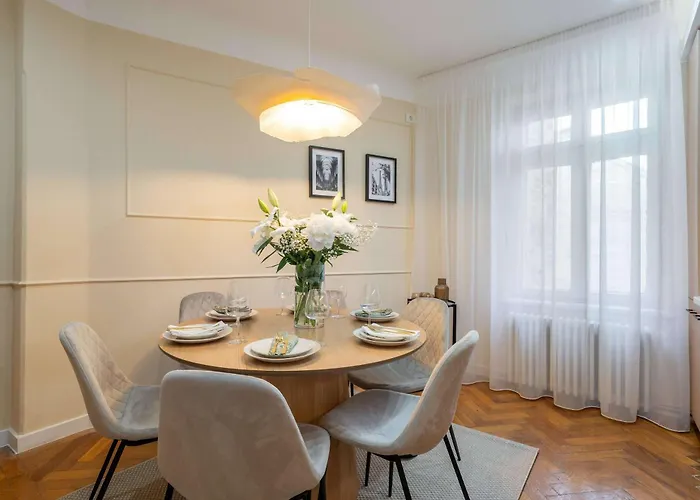 Apartman Romanian Athenaeum Flat - Refined 3br Steps From Calea Victoriei *