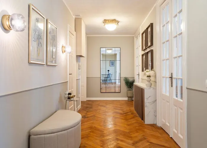 アパート Romanian Athenaeum Flat - Refined 3br Steps From Calea Victoriei ブカレスト