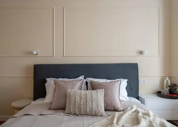 Romanian Athenaeum Flat - Refined 3br Steps From Calea Victoriei