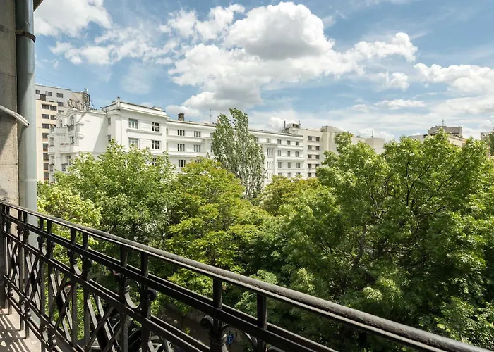 Romanian Athenaeum Flat - Refined 3br Steps From Calea Victoriei
