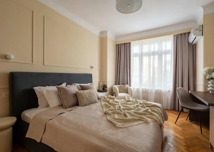 Romanian Athenaeum Flat - Refined 3br Steps From Calea Victoriei *