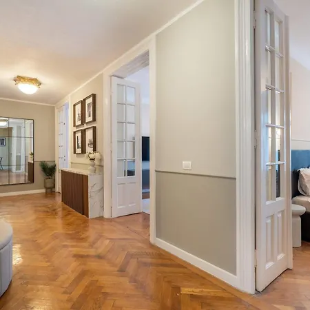 Apartment Elegant 3br Flat Steps From Romanian Athenaeum