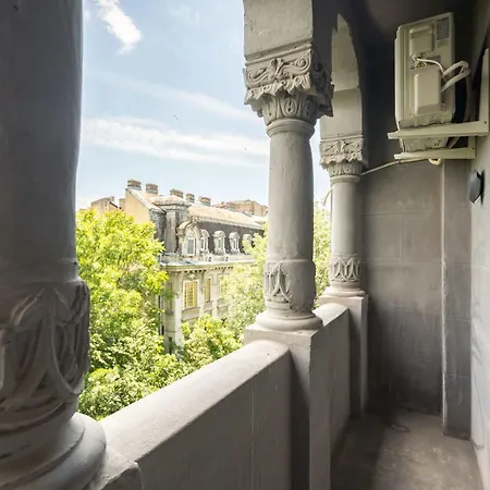 Romanian Athenaeum Flat - Refined 3br Steps From Calea Victoriei Appartamento