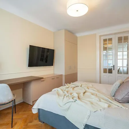 Apartment Elegant 3br Flat Steps From Romanian Athenaeum Bucharest