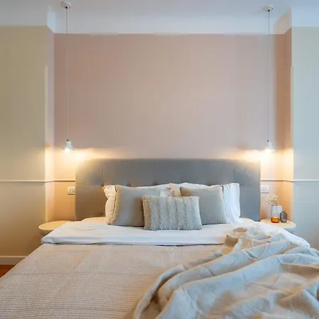 Appartement Romanian Athenaeum Flat - Refined 3br Steps From Calea Victoriei *