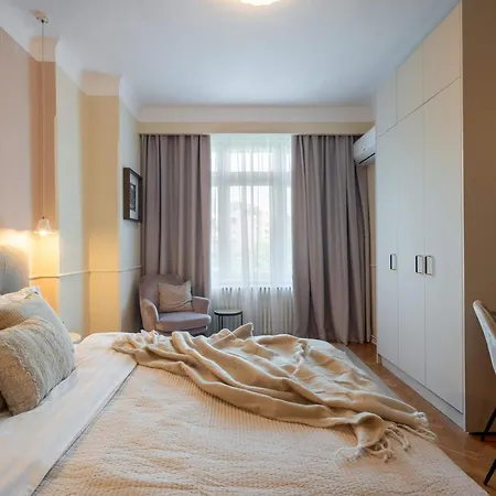 Romanian Athenaeum Flat - Refined 3br Steps From Calea Victoriei Apartmán