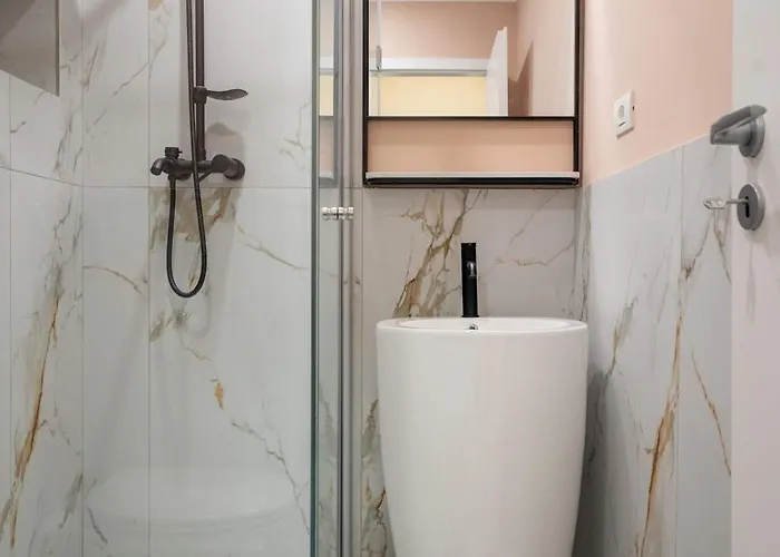 Romanian Athenaeum Flat - Refined 3br Steps From Calea Victoriei Boekarest