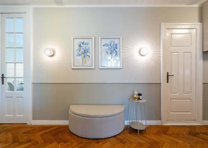 Appartement Romanian Athenaeum Flat - Refined 3br Steps From Calea Victoriei *