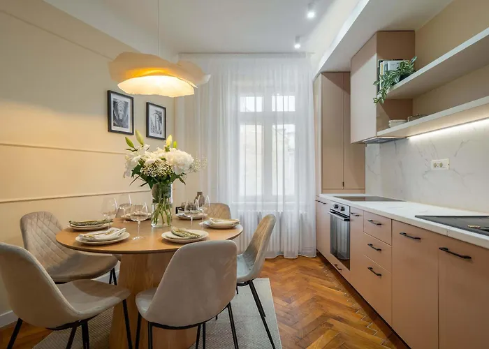 Romanian Athenaeum Flat - Refined 3br Steps From Calea Victoriei Boekarest