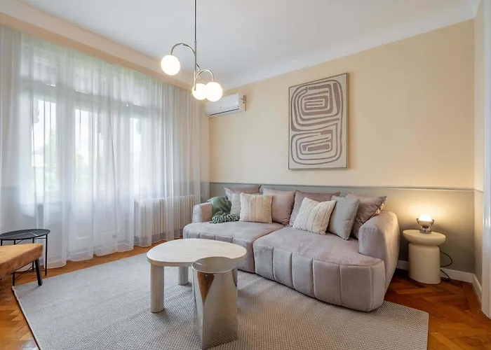 Romanian Athenaeum Flat - Refined 3br Steps From Calea Victoriei Appartement